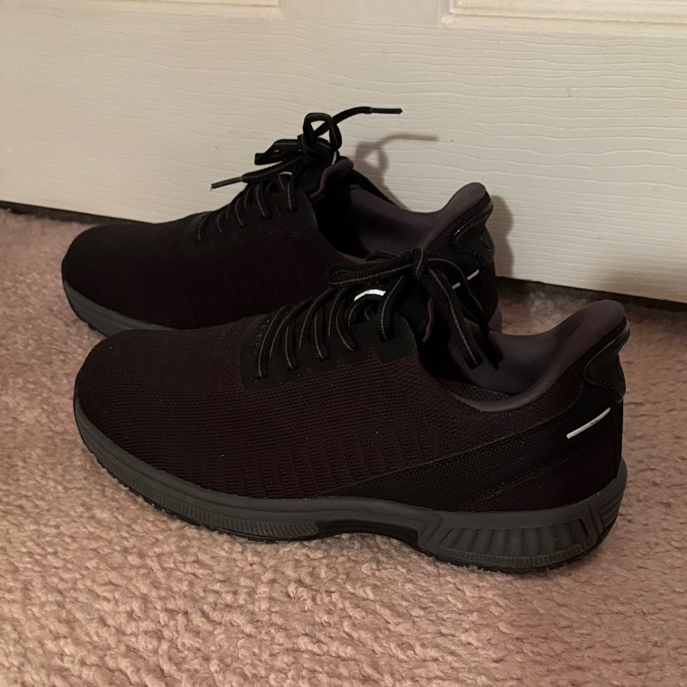 Men's Black Lightweight Athletic Sneakers with Cushioned Sole